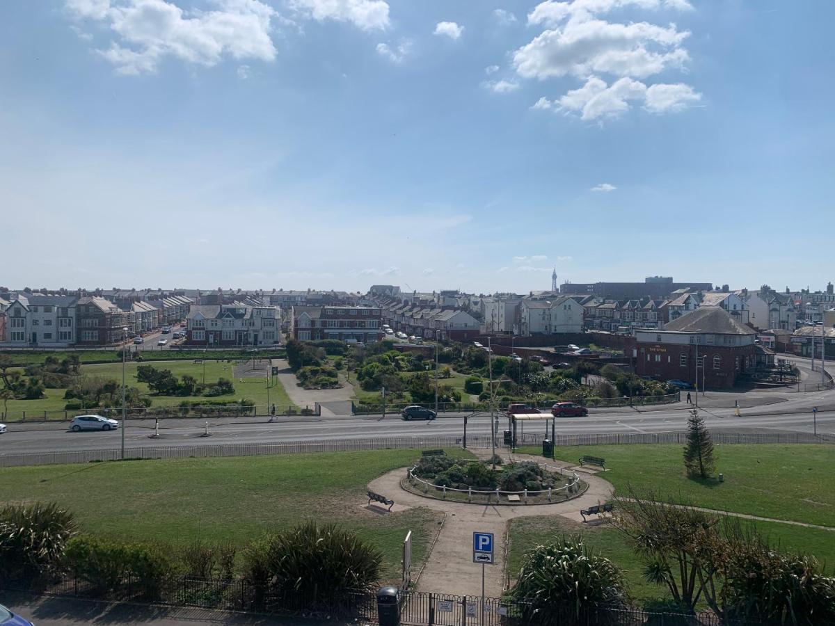 Willshaw Suites For Families Over 25 Only Blackpool Exterior photo