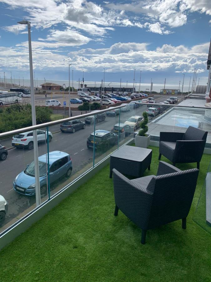 Willshaw Suites For Families Over 25 Only Blackpool Exterior photo
