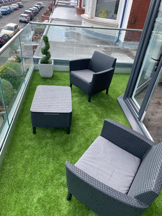 Willshaw Suites For Families Over 25 Only Blackpool Exterior photo