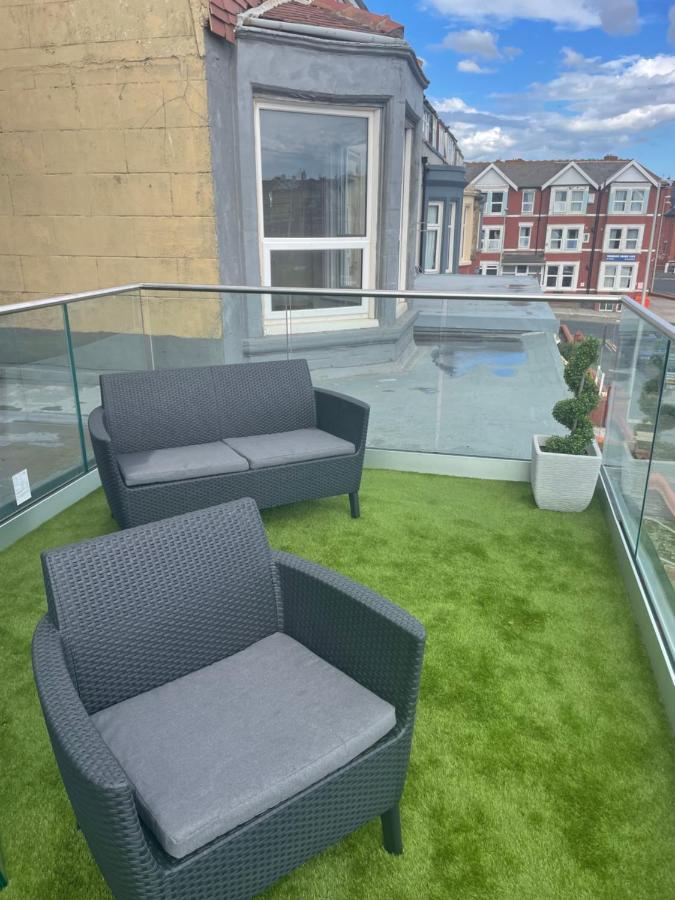 Willshaw Suites For Families Over 25 Only Blackpool Exterior photo