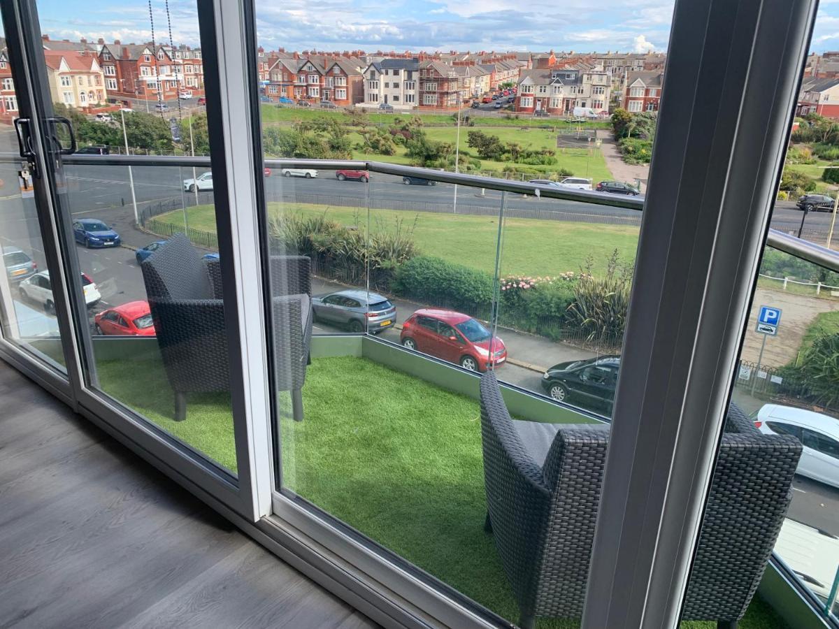 Willshaw Suites For Families Over 25 Only Blackpool Exterior photo