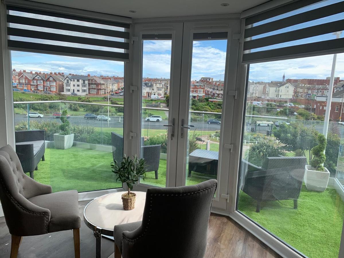 Willshaw Suites For Families Over 25 Only Blackpool Exterior photo